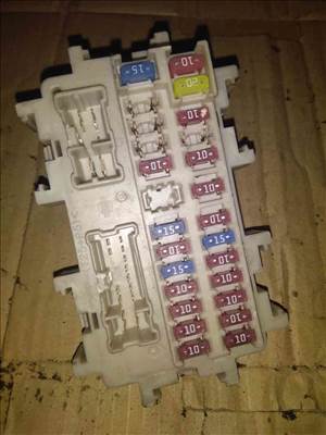 Nissan Navara D40 Biztosítéktábla / Relé Tábla EA00A6B23