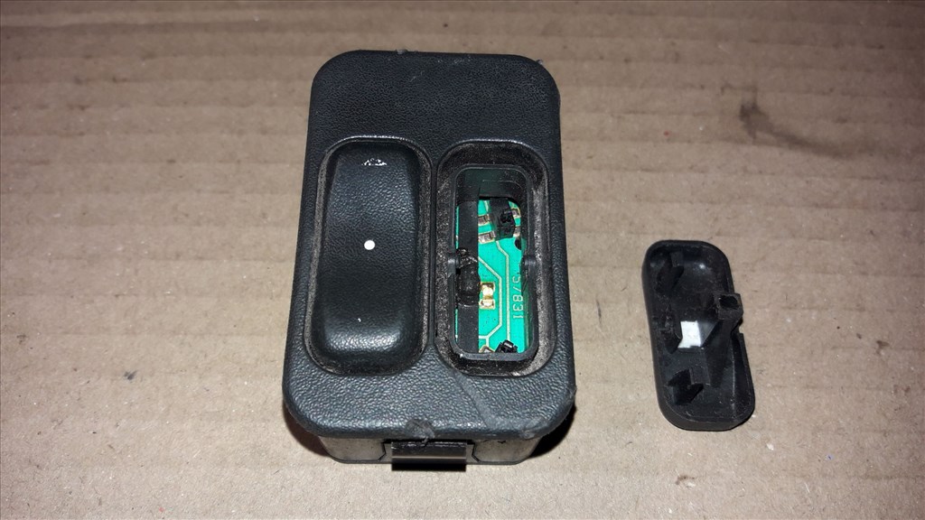 Opel Corsa C Bal Elsõ Ablakemelõ Kapcsoló 1. kép