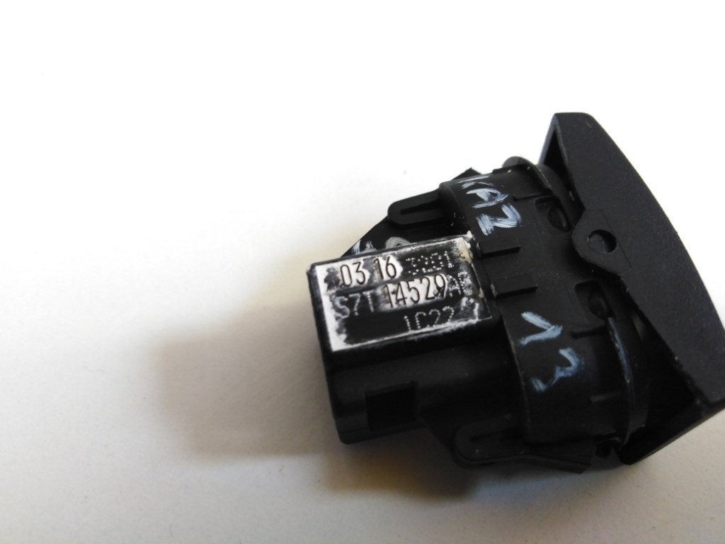 Ford Mondeo (MK3) jobb hátsó ablakemelõ kapcsoló 1S7T14529AB 3. kép