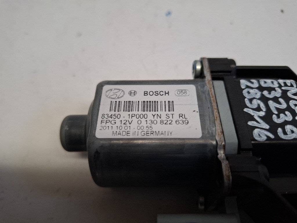 Kia Venga bal hátsó ablakemelõ motor 834501P000 0130822639 3. kép