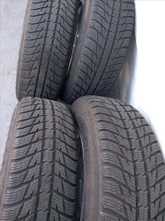  5x114.3 lyukosztású 16" újszerű PLW alufelni, rajta 215/70 használt Nokian téli gumi gumi  2. kép