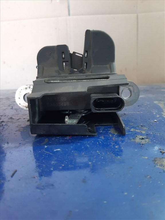 Volkswagen Golf V Csomagtérajtó Zár  Központizár Motor 1K6 827 505 C 1. kép