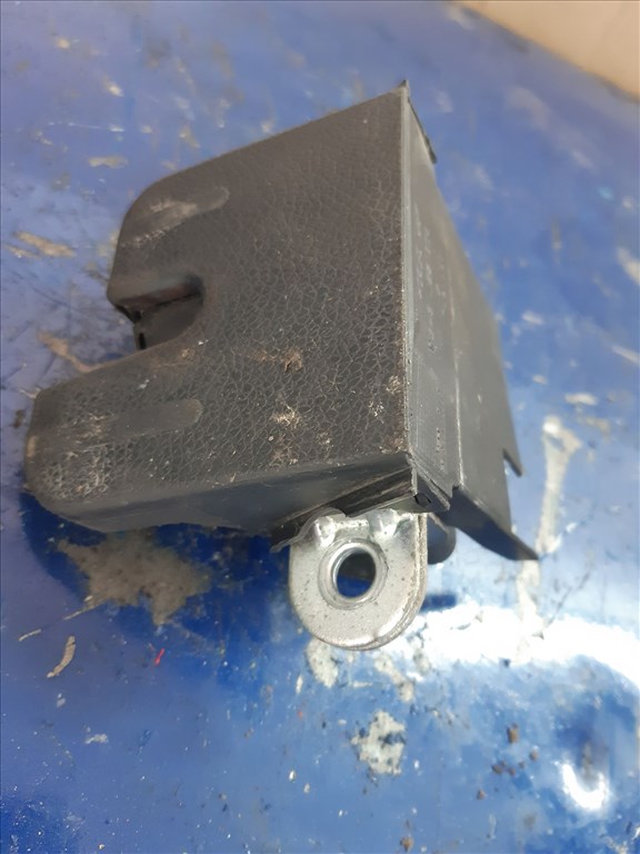 Volkswagen Golf V Csomagtérajtó Zár  Központizár Motor 1K6 827 505 C 2. kép