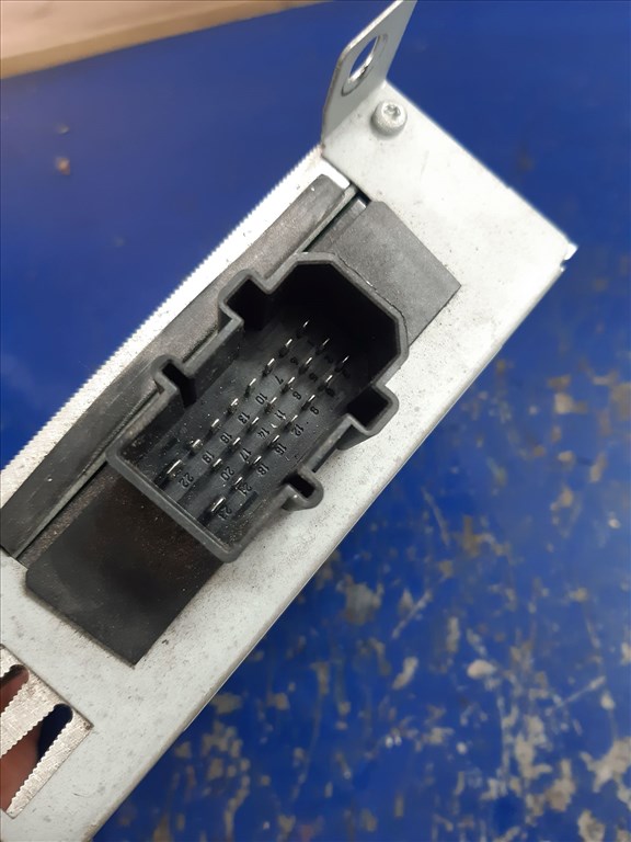 Audi A4 B7 Audio Erõsítõ 8E9 035 223 2. kép