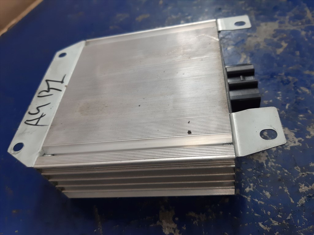 Audi A4 B7 Audio Erõsítõ 8E9 035 223 3. kép