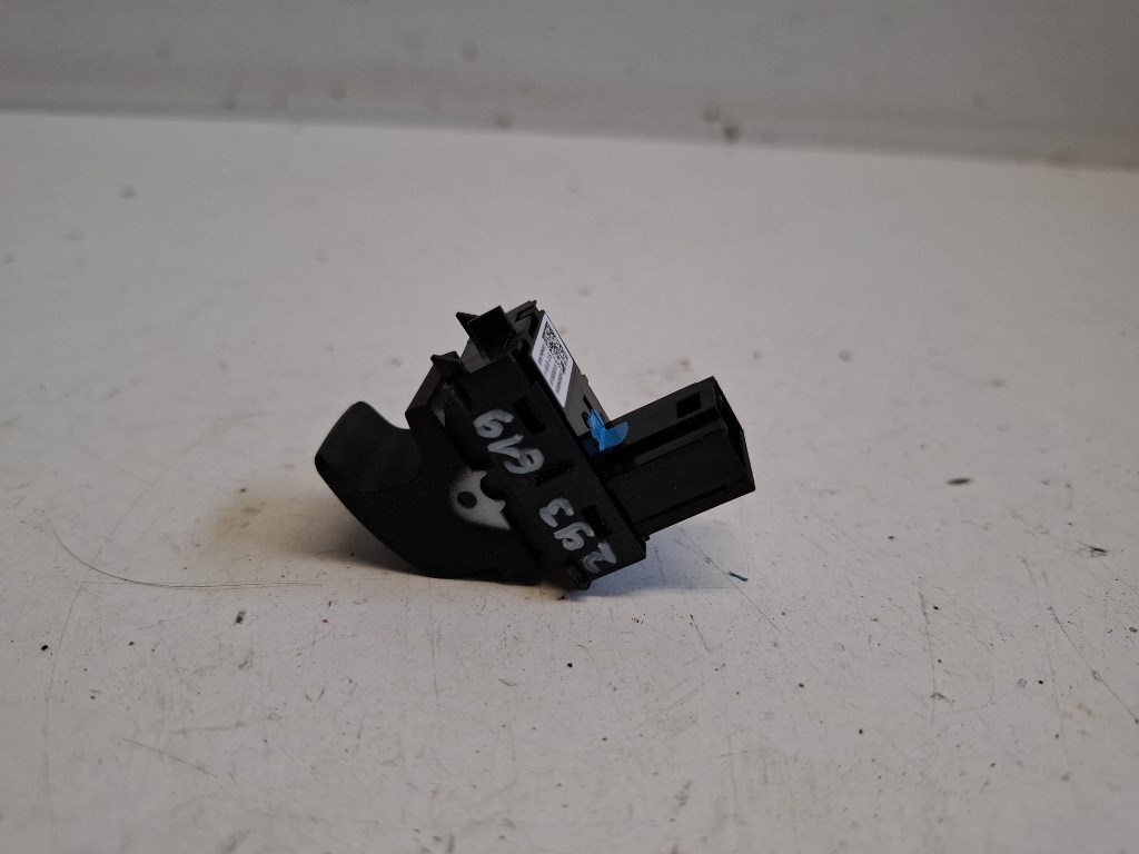 Skoda Fabia jobb hátsó ablakemelõ kapcsoló 5G0959855K 2. kép