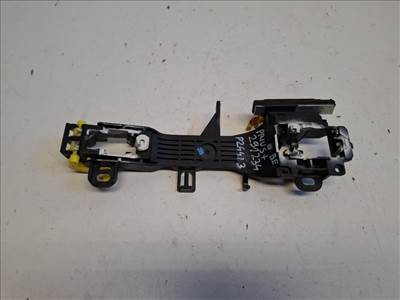 Toyota Prius Plus bal első kilincsfészek