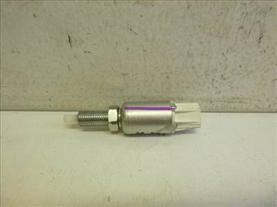 Toyota Verso-S  féklámpa kapcsoló