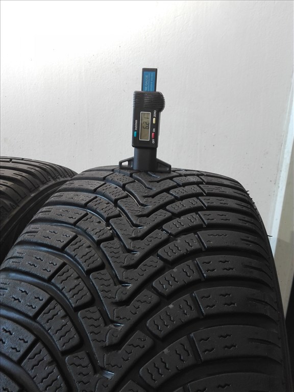 215/55R17 Falken téli gumi garnitúra 215/55 r17 4. kép