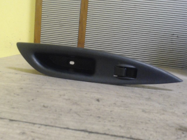 MAZDA 6 02-05 Jobb hátsó ablakemelő kapcsoló 1. kép