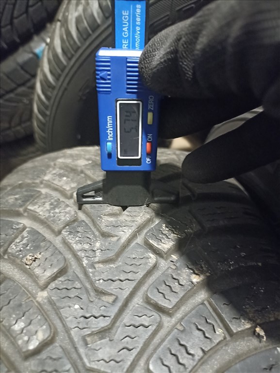  225/6017" használt Falken téli gumi gumi 2. kép