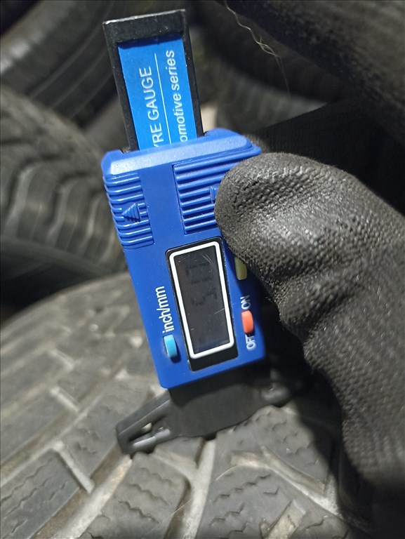  225/6017" használt Falken téli gumi gumi 5. kép