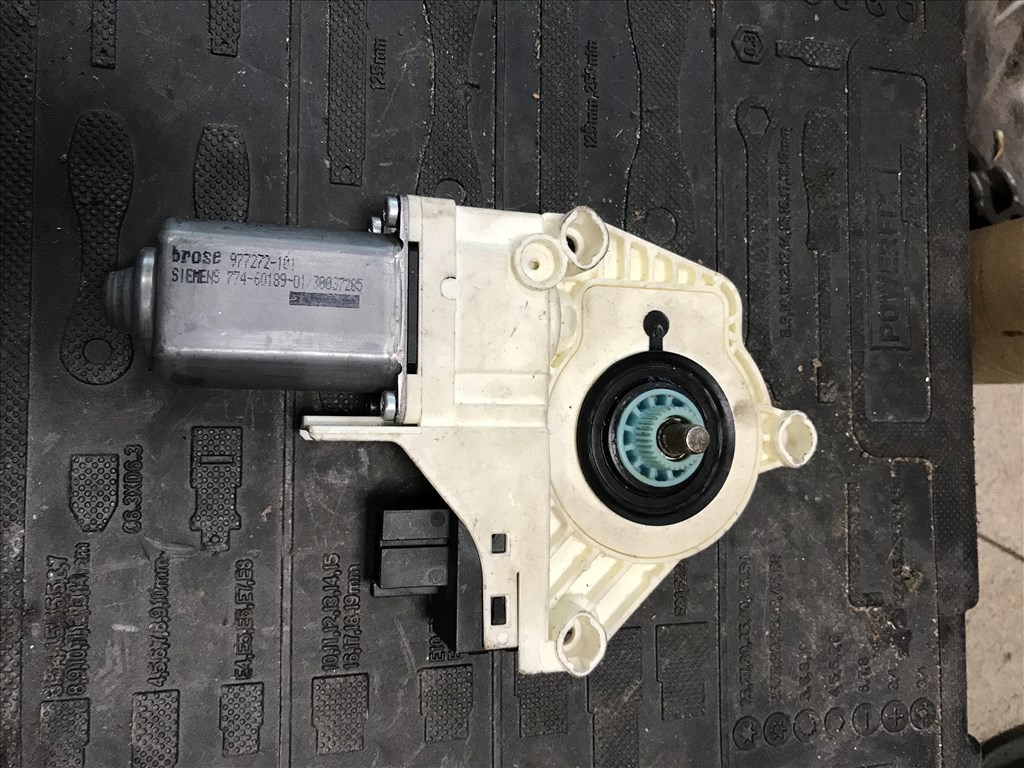 Audi A6 (C6 - 4F) jobb első ablakemelő motor 4f0959802d 2. kép