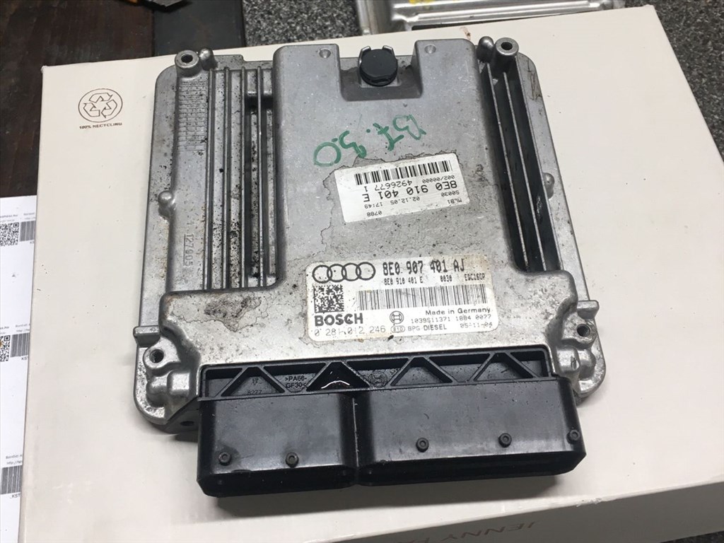 Audi A4 (B6/B7) motorvezérlő  8e0907401aj 8e0910401e 1. kép