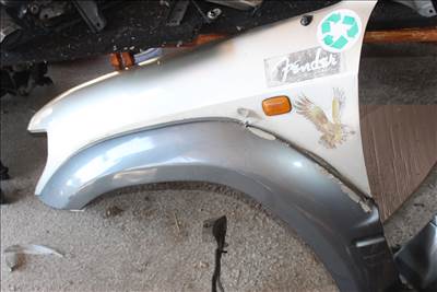Toyota Land Cruiser Prado (J9) bal sárvédő szélesítéssel