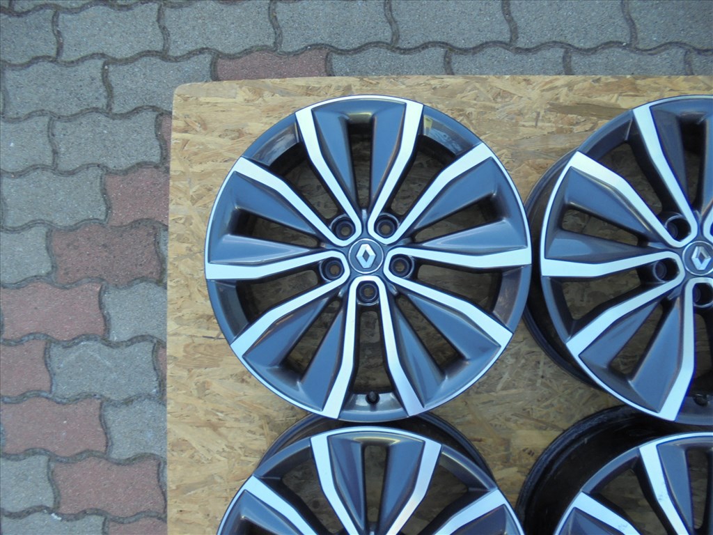 19-es 5 x 114.3-as Renault alufelni szenzorral eladó 2. kép