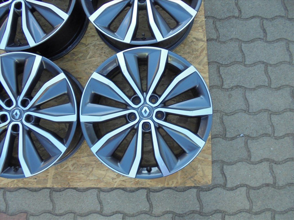 19-es 5 x 114.3-as Renault alufelni szenzorral eladó 5. kép