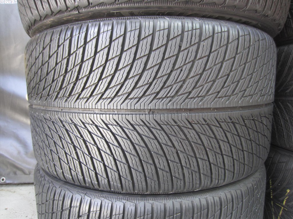 285/45/325/40 R22 MICHELIN PA5 114V 2. kép