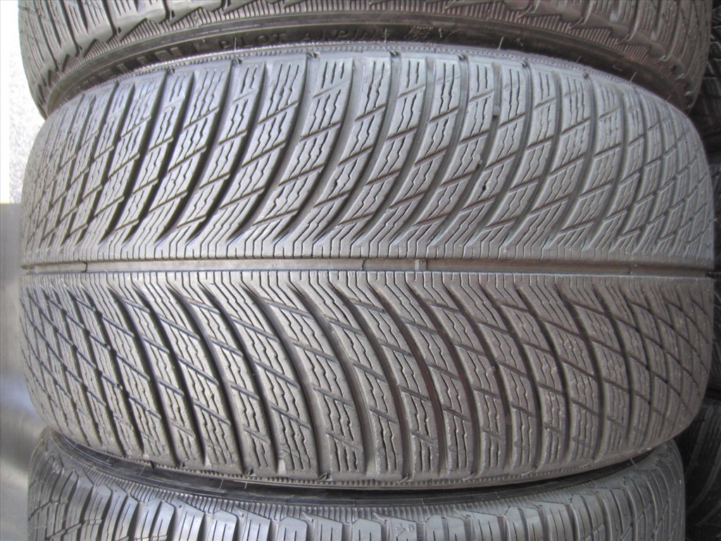  285/45/325/40 R22 MICHELIN PA5 114V 3. kép