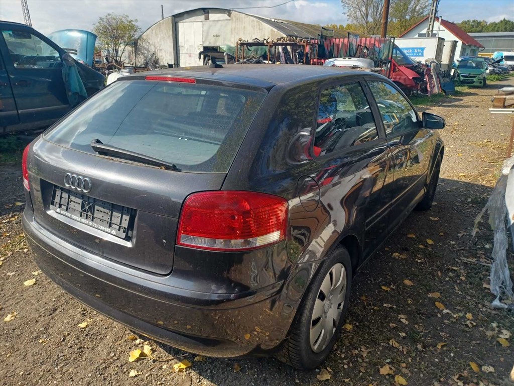 Audi A3 140le bontott alkatrészei 2. kép