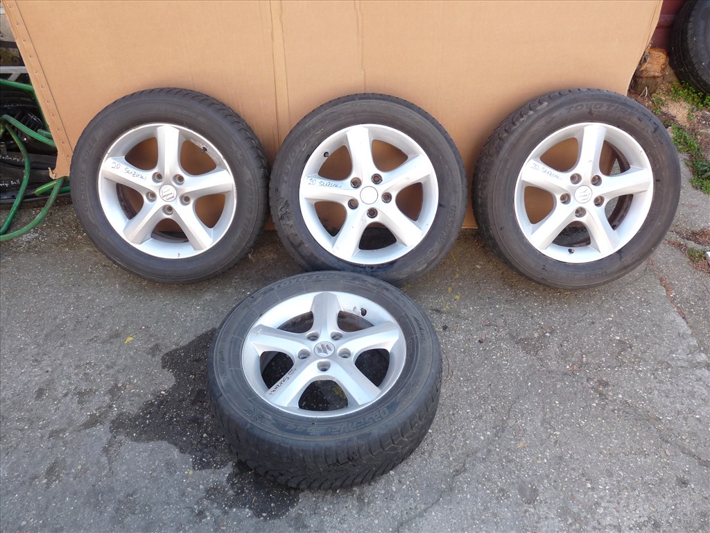  16" használt alufelni, rajta 205/60 használt Toyo Tires gumi  1. kép