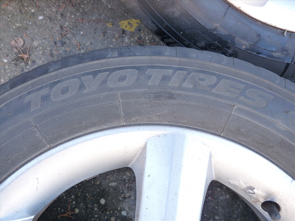  16" használt alufelni, rajta 205/60 használt Toyo Tires gumi  3. kép