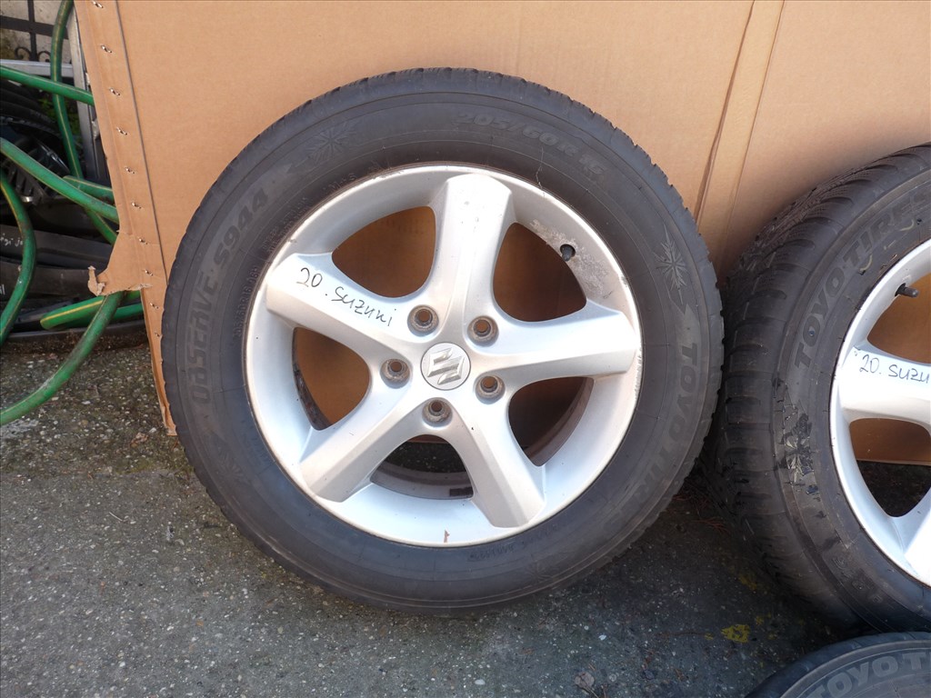  16" használt alufelni, rajta 205/60 használt Toyo Tires gumi  6. kép
