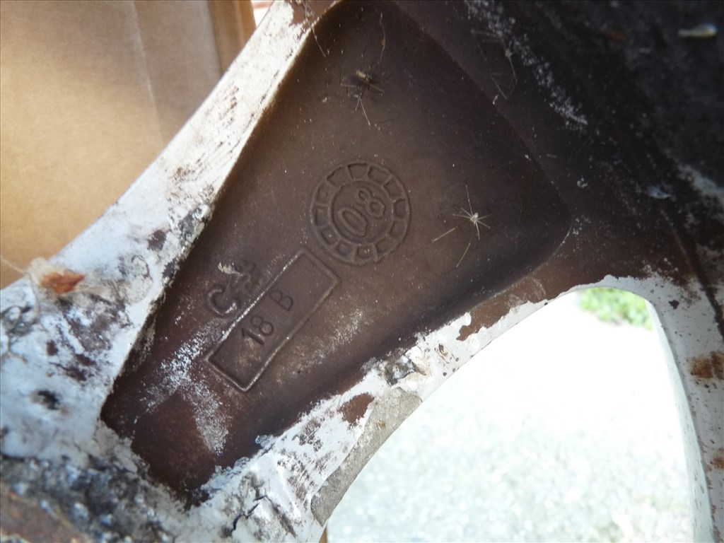  16" használt alufelni, rajta 205/60 használt Toyo Tires gumi  15. kép