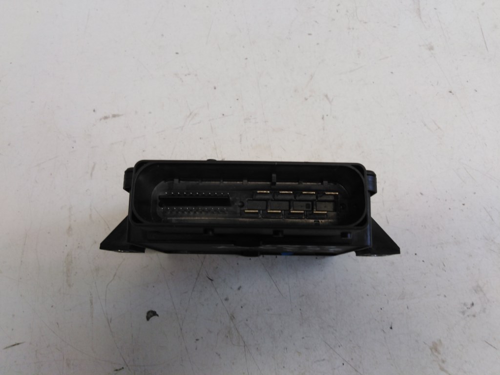 Mazda CX-3  kézifék modul D24P437E1 2. kép