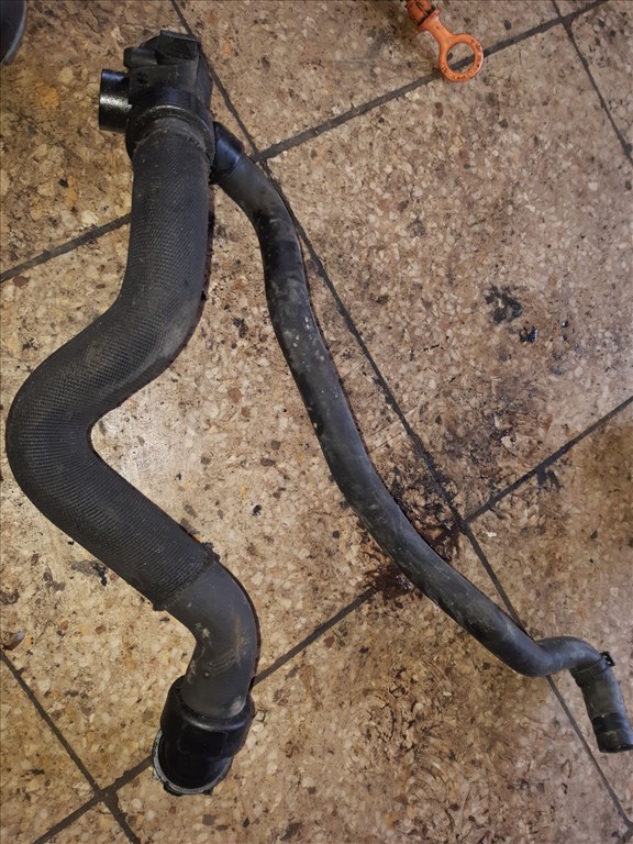 Audi A4 B6 Vízcsõ Elosztó 8E0 121 049 C 1. kép