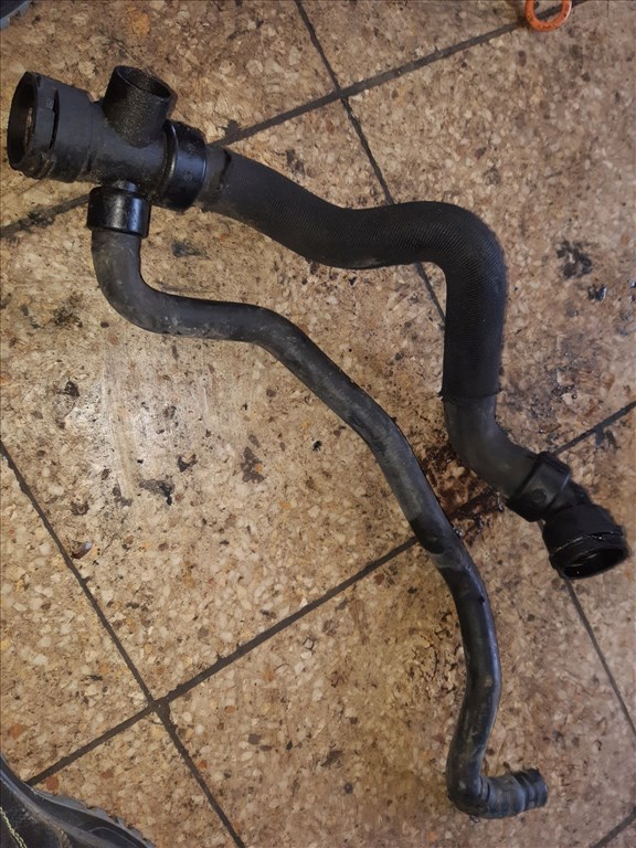 Audi A4 B6 Vízcsõ Elosztó 8E0 121 049 C 2. kép