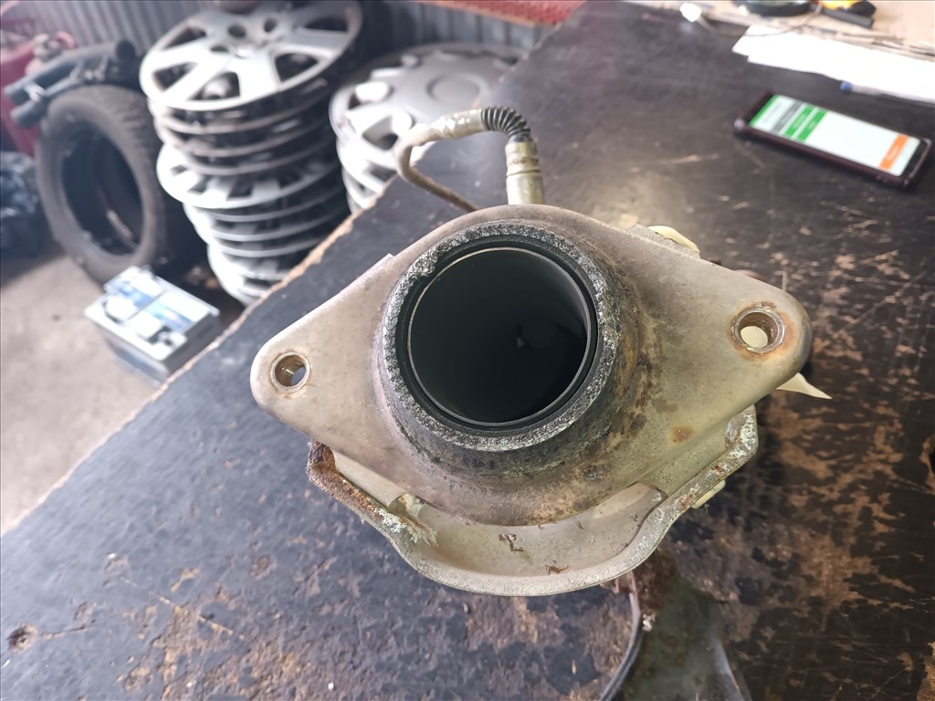 Toyota Corolla E12 leömlő  2. kép