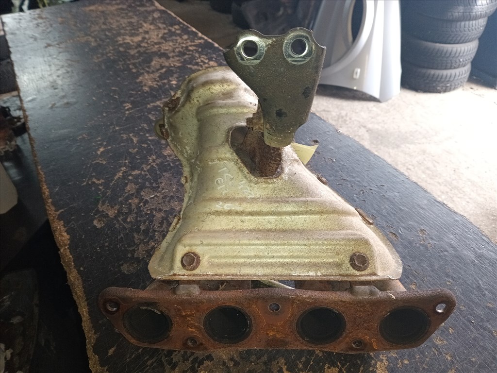 Toyota Corolla E12 leömlő  3. kép