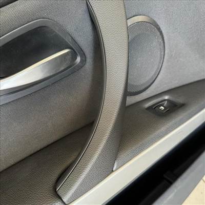 BMW E90/91/92/93 ajtóbehúzó/kapaszkodó Fekete bal