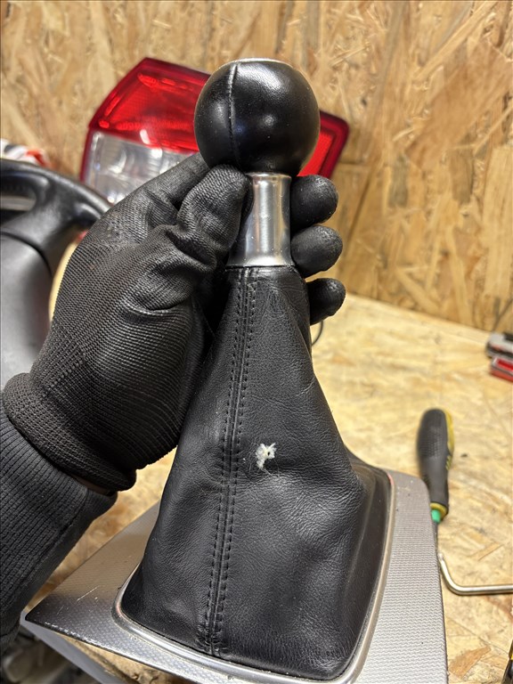 Audi A4 (B6/B7) 1.9 TDI manuális váltógomb bőr váltószoknya  4. kép