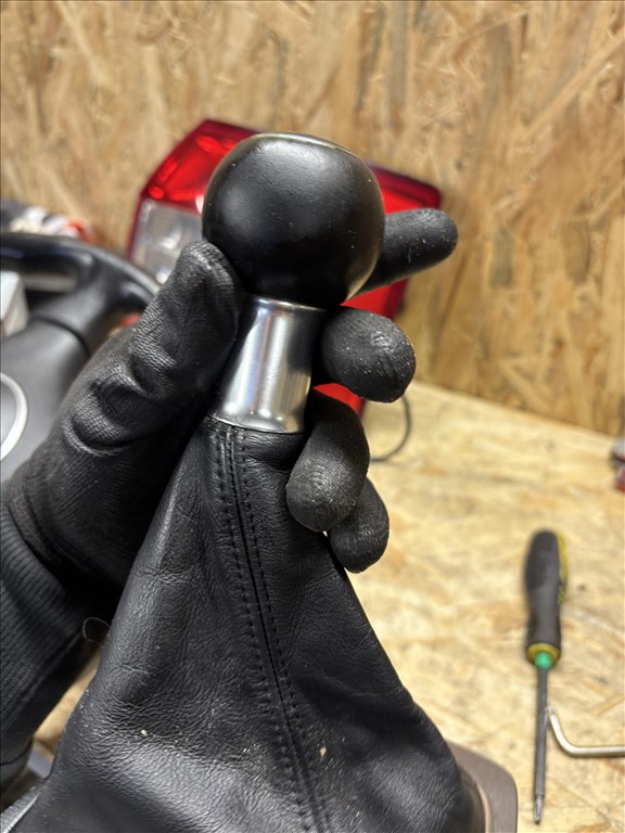 Audi A4 (B6/B7) 1.9 TDI manuális váltógomb bőr váltószoknya  5. kép