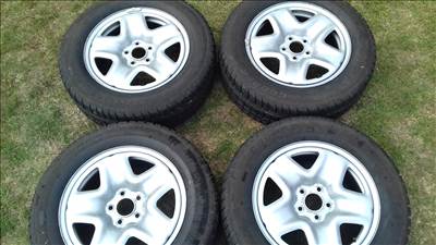  5x114.3 osztású 17" lemezfelni, rajta 225/65 használt Cooper téli gumi Kia Hyundai Mazda Mitsubishi