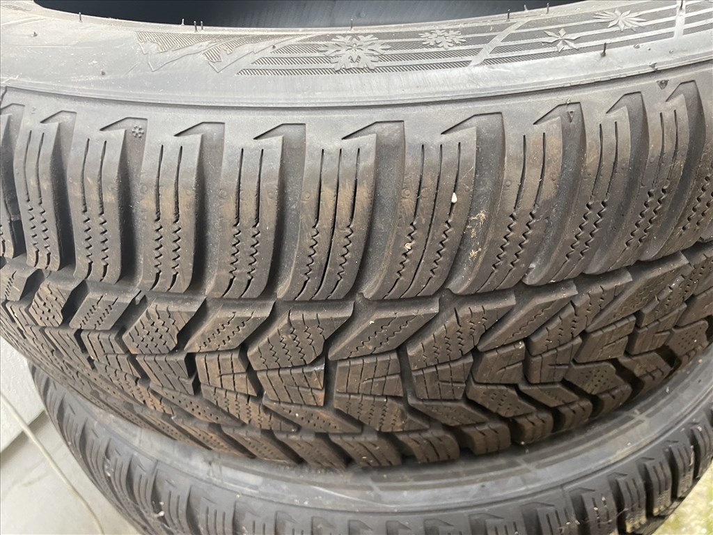  235/5019" újszerű Hankook téli gumi gumi 3. kép