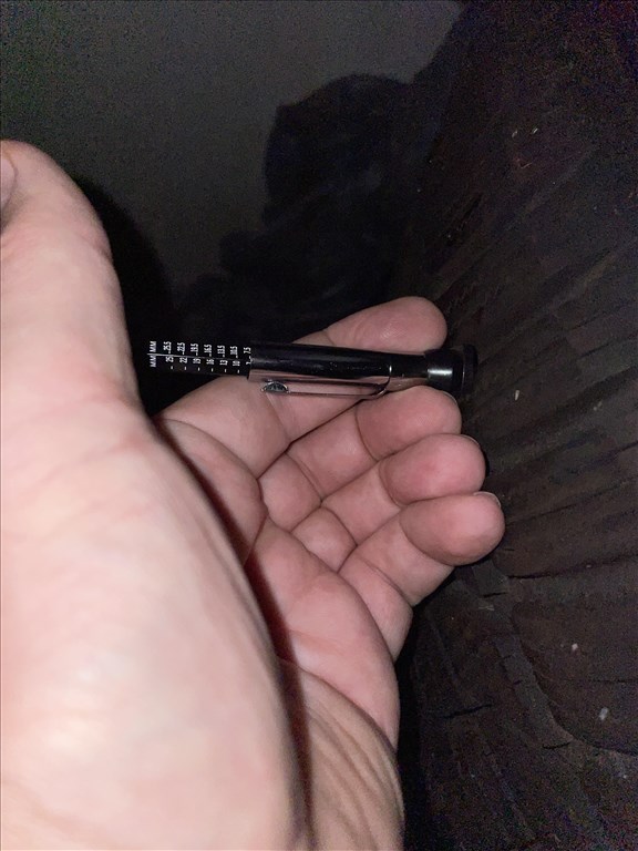  235/5019" újszerű Hankook téli gumi gumi 5. kép