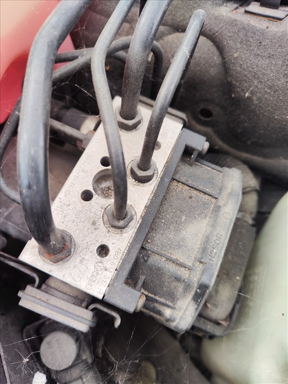 Audi A6 (C5 - 4B), Audi A4 (B6/B7), Volkswagen Passat B5 4b0614517G és 4b0614517H ABS kocka  2. kép