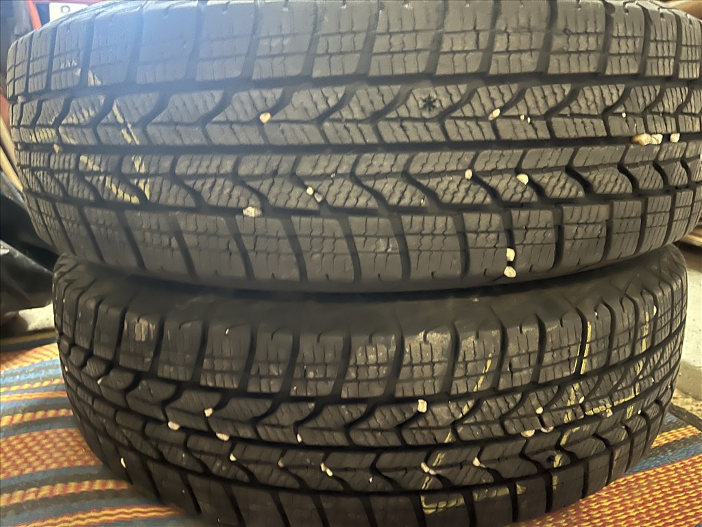  205/7516 C" újszerű Goodyear téli gumi 2 db 1. kép