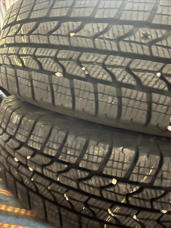  205/7516 C" újszerű Goodyear téli gumi 2 db 2. kép