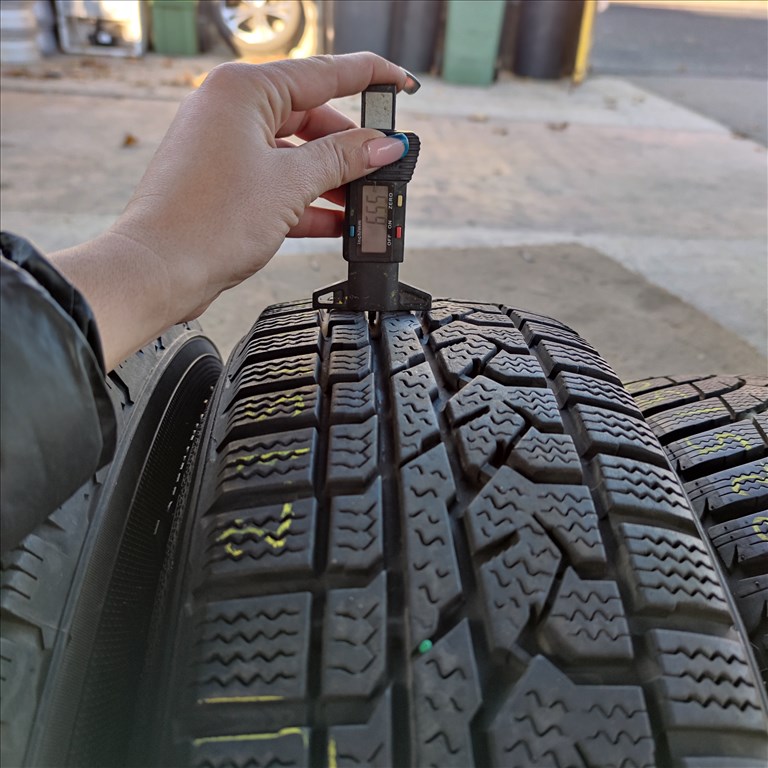  215/70 R16 Kumho téli gumi 15000ft a 4db/201/ 1. kép