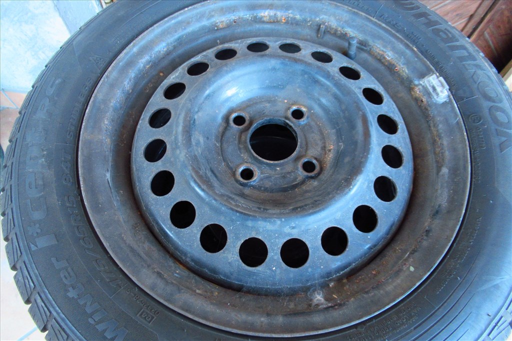  4x100 Lemezfelni 175/65 R15 Hankook Téli gumi garnitúra  1. kép