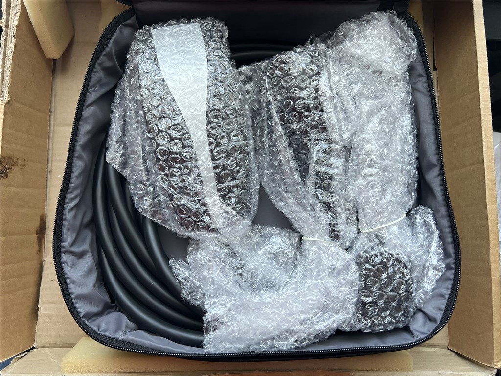 Tesla UMC 2 gyári új töltő Tesla Type 2 otthoni töltő 1121254-00-G 75.000 Ft 2. kép