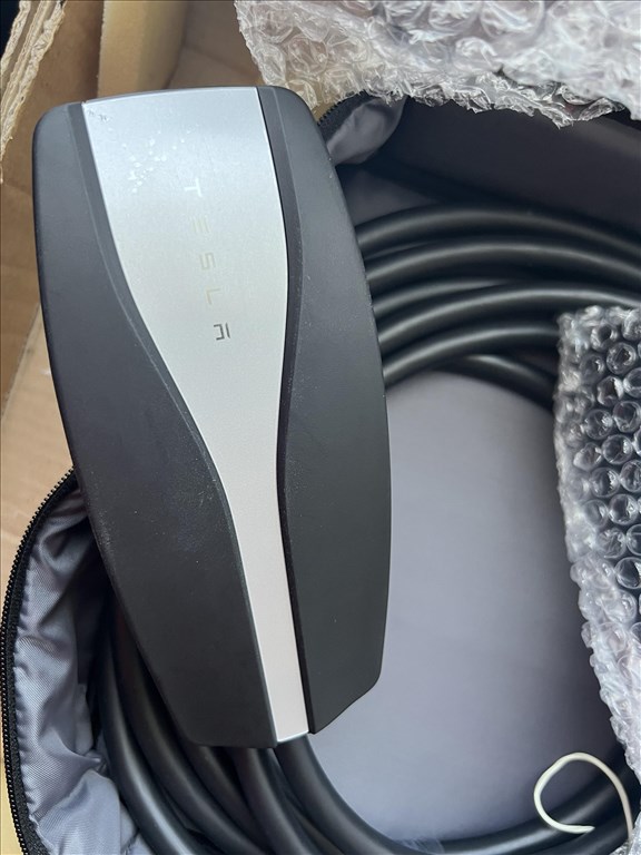 Tesla UMC 2 gyári új töltő Tesla Type 2 otthoni töltő 1121254-00-G 75.000 Ft 4. kép