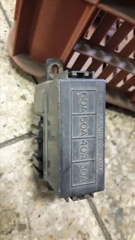 Suzuki Vitara Biztosítéktábla / Relé Tábla 1. kép