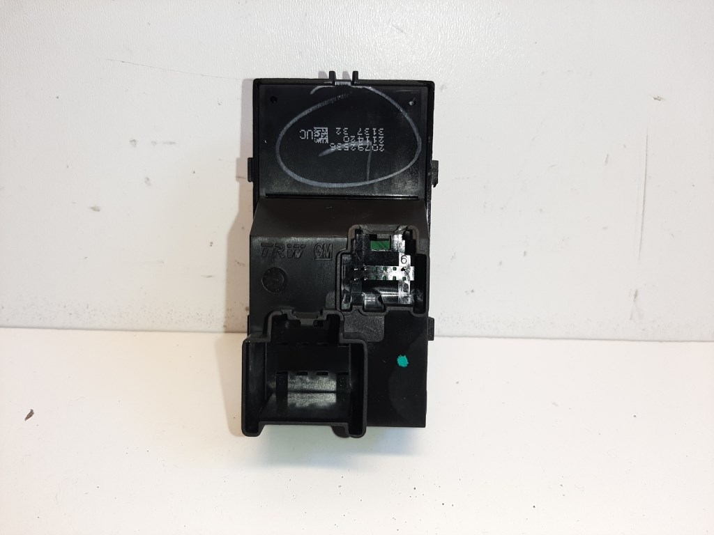 Chevrolet Orlando jobb elsõ ablakemelõ kapcsoló 20792536 2. kép