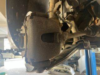 FORD FOCUS II (DA) Jobb első Féknyereg Munkahengerrel