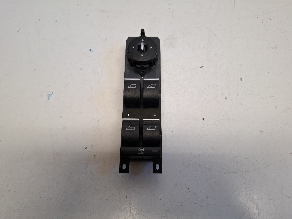 Ford Focus bal elsõ ablakemelõ kapcsoló AM5T14A132CA 1. kép